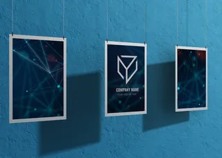 一套挂着企业标识的模型样机