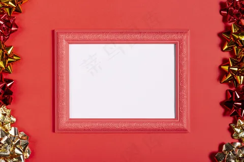 复古红色框架搭配圣诞装饰