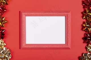 复古红色框架搭配圣诞装饰