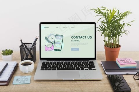 带笔记本电脑的数字营销模型样机