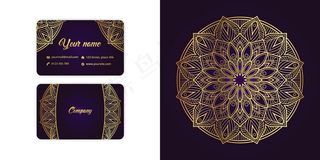 奢华的金色曼荼罗蔓藤图案名片和蔓藤图案背景，以优雅的紫色为背景