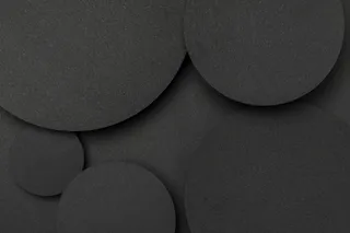 顶视图黑色纸背景的大圆点