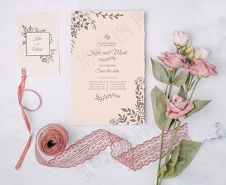 浪漫的鲜花和婚礼请柬