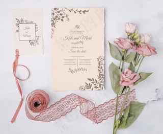 浪漫的鲜花和婚礼请柬