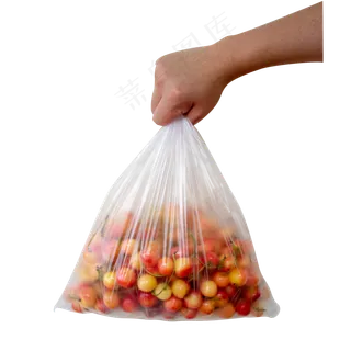 手提一袋水晶樱桃