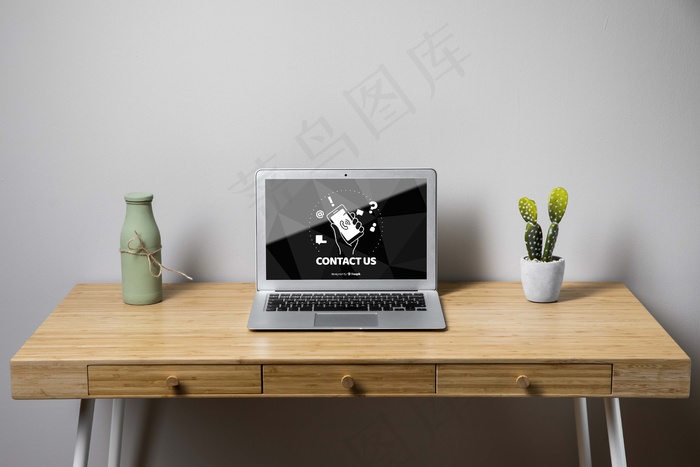 带有联系我们概念的笔记本电脑模型样机psd模版下载