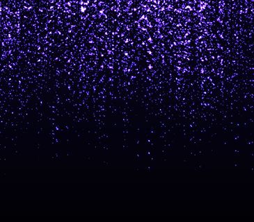 落下的粒子。闪耀的背景。闪亮的紫色五彩纸屑。光效应。流星。闪闪发光的微粒。