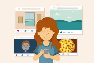 女性在社交媒体上分享内容