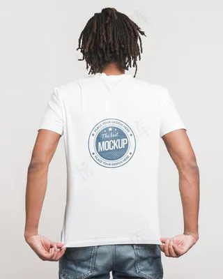 穿t恤的男人模型样机