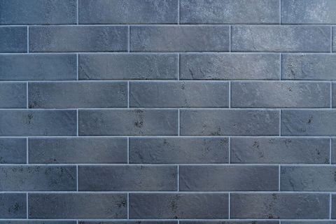 灰色砖墙。白填充砖的质地