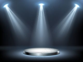 在聚光灯下的圆形讲台舞台，逼真
