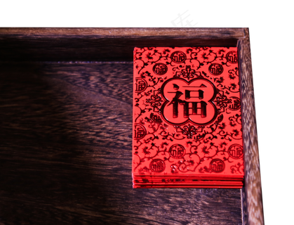 春节木盘里的红包
