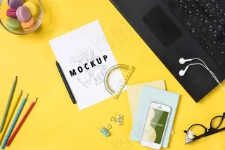 议程和写在桌面上的工具