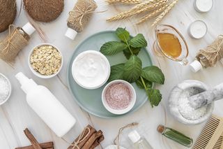 平铺天然化妆品霜