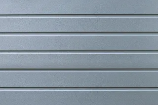 灰色带肋金属栅栏的纹理。