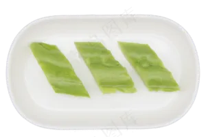 切开绿色苦瓜