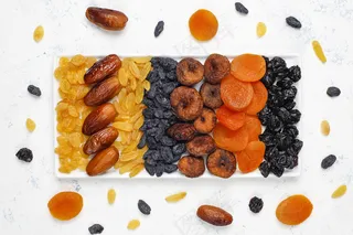 各种干果，枣，李子，葡萄干和无花果