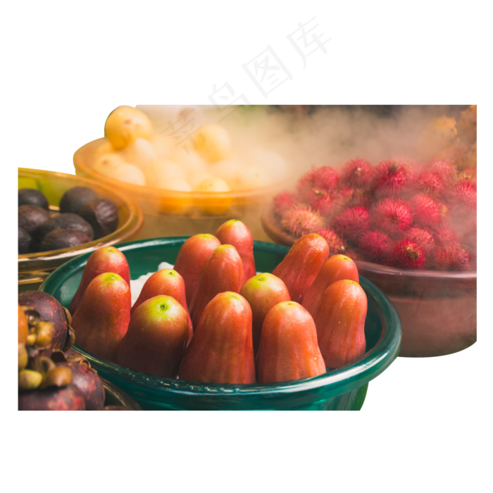 一盘新鲜多汁的莲雾