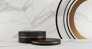 三维渲染黑色大理石基座台阶孤立在白色大理石背景，抽象的最小概念，空白空间