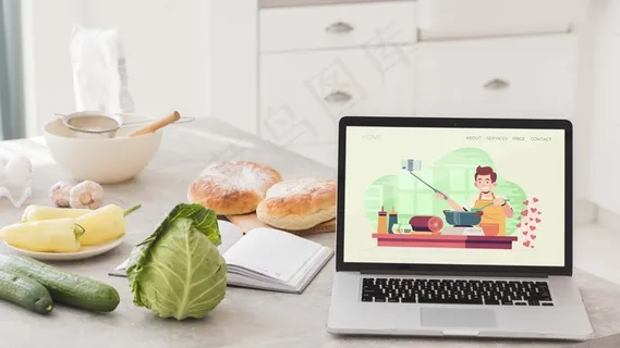 厨房桌上的笔记本电脑