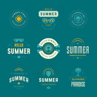 暑假标签和徽章复古排版设计集。
