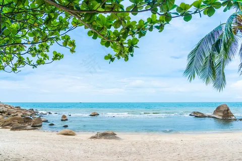 美丽的户外热带海滩周围的苏梅岛和椰子棕榈树等 美丽的户外热带海滩周围的苏梅岛和椰子棕榈树等