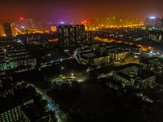 校园夜景航拍图