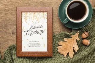 一杯旁边有框的咖啡