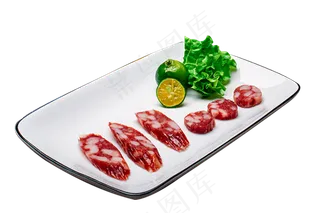 切好的香肠摆盘