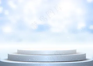 在模糊的冬季背景下展示讲台