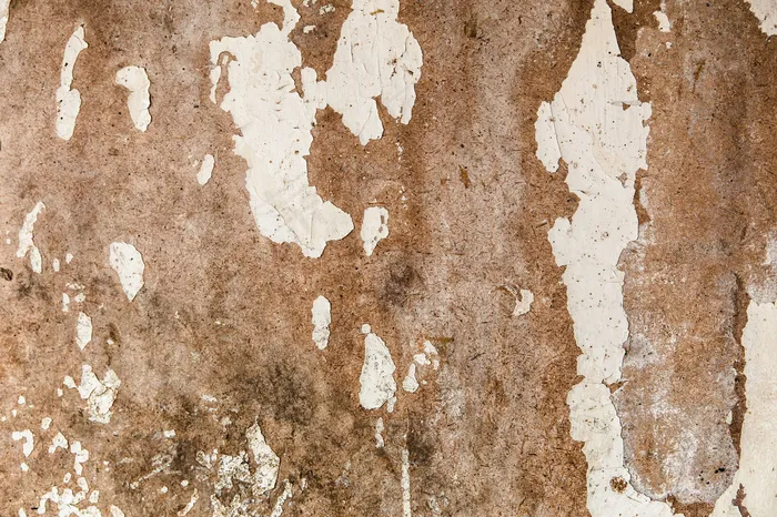 墙上旧漆面开裂