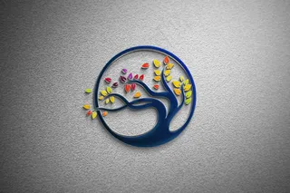 白色墙上的玻璃模型样机标识