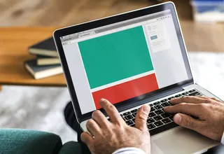 用笔记本电脑上班的人