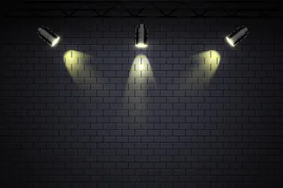 带聚光灯的砖墙墙纸