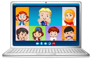 白色笔记本电脑上的学生视频聊天在线屏幕