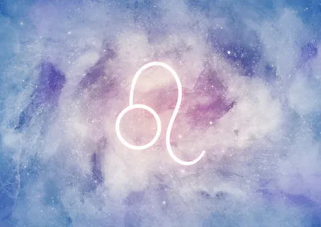 水彩背景与狮子座星座