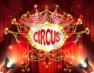 背景为马戏团招牌，用聚光灯和红色窗帘照明，金色喇叭