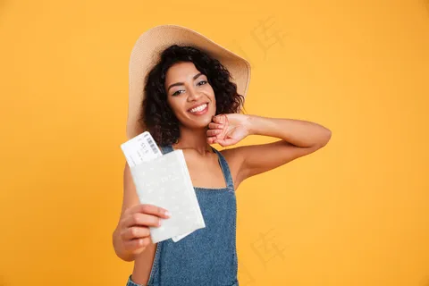 一个快乐的年轻非洲女人的画像