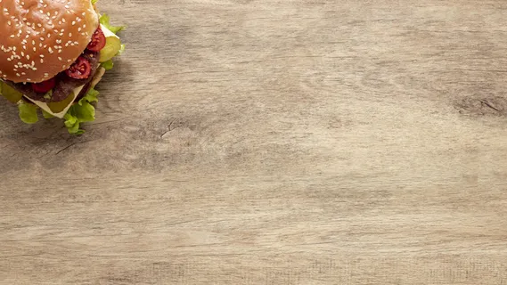 带美味汉堡和复印空间的顶视图框架