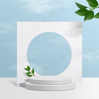 圆柱形白色讲台，天空背景和纸叶子。产品展示、化妆品展示现场、讲台、台座或平台。简单的清洁。