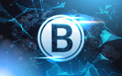 比特币标志在未来低多边形网格线框上。加密货币挖掘概念