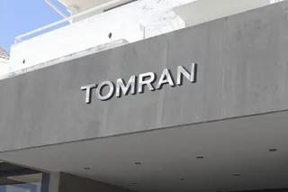 3d镀铬标志实体模型样机灰色立面标志