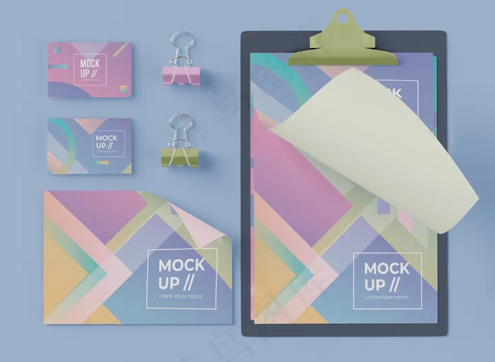 带卡片和回形针的记事本俯视图psd模版下载