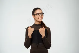 年轻的女经理，助理做笔记，微笑着