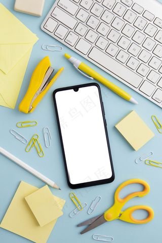 带手机的蓝色背景固定装置