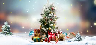 圣诞节雪地上的圣诞树