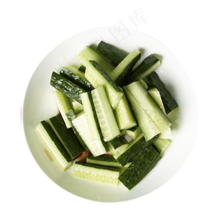 一盘新鲜的黄瓜片免抠图
