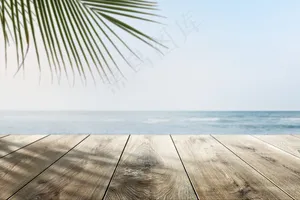 沙滩产品背景，带木制柜台，用于产品展示