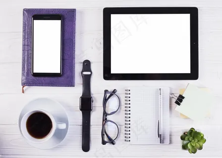 带实体模型样机的办公桌概念