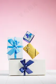 再生纸包装带蝴蝶结的礼品盒 再生纸包装带蝴蝶结的礼品盒